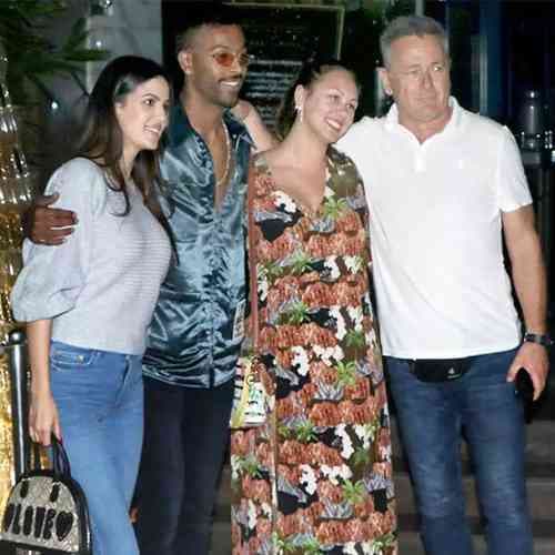 Hardik attends fiancÃ©e Natasaâ€™s family for dinner in Mumbai